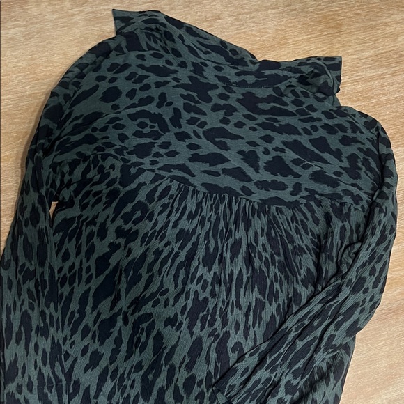 Umgee Black and Green Patterned Top - Picture 5 of 5